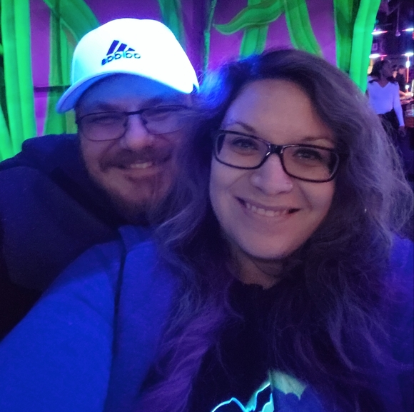 Meet your Posher, Kat - Picture 2 of 2